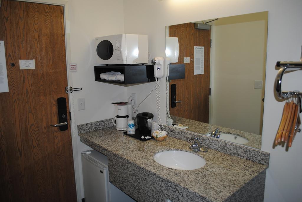 Travelodge By Wyndham Milford Номер фото